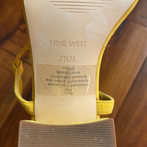 Nine West Pruce Texture Block Heel Women Sandals Yellow Suede Size 7.5 - Picture 3 of 4